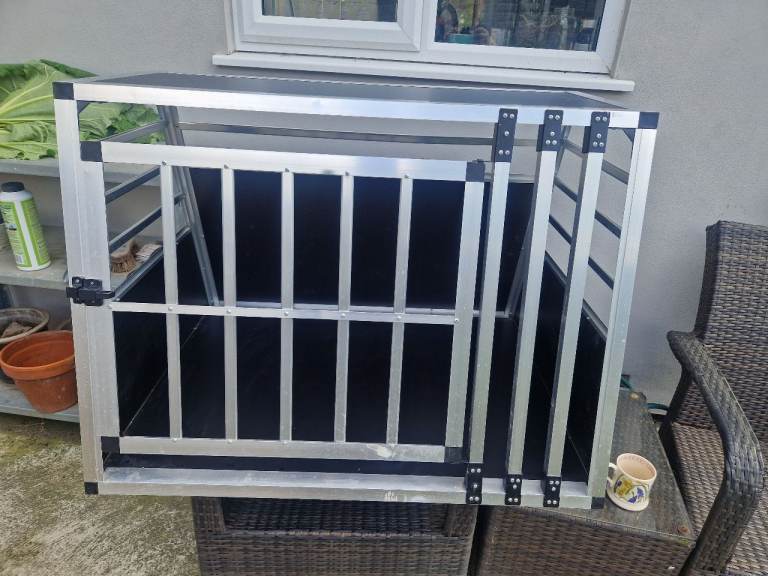 Dog crate 
