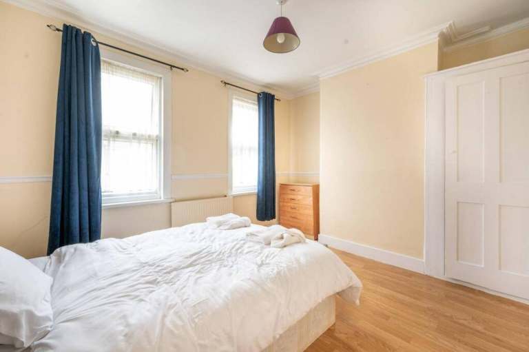 🏡🗝 Large Double Room Near Transport – All Bills Included – Tottenham Hale 🏡🗝