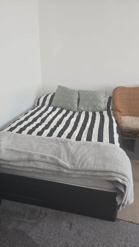 A large Room to rent for 3 persons