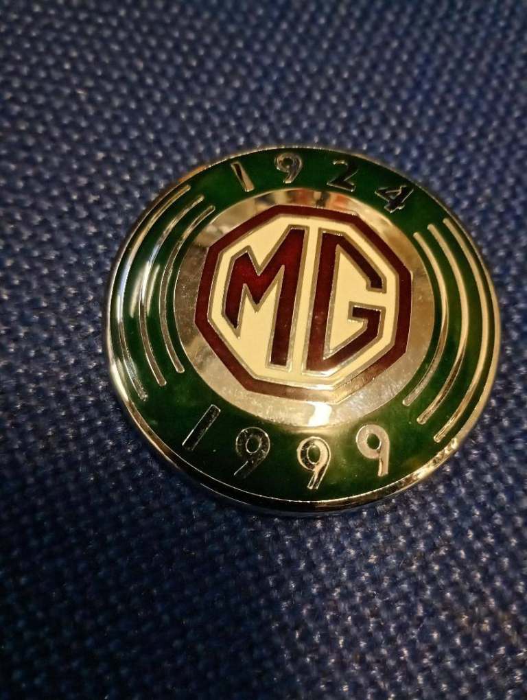 NEW UNUSED MG ANNIVERSARY BADGE 1924 - 1999