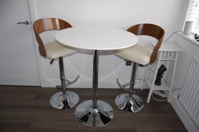 Modern White Bar Table and 2 x Bar Stools set