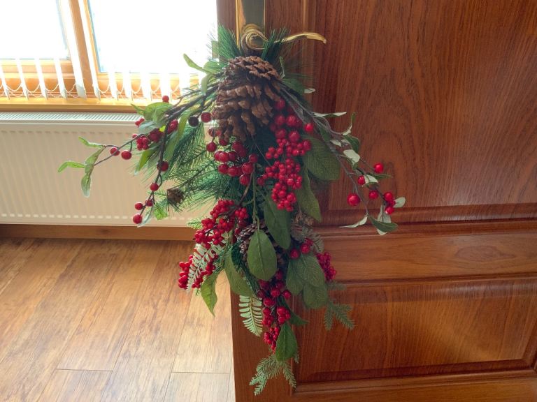 Lovely Christmas Wreath – Almost New Condition