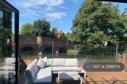 1 bedroom flat in Bills Inclusive. Riverside Terrace, Godalming, GU7 (1 bed) (#2998714)