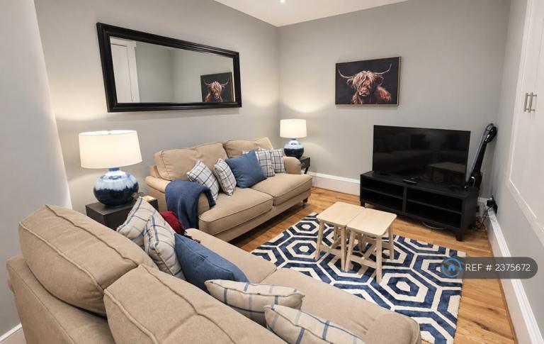 1 bedroom flat in Parliament Square, Edinburgh, EH1 (1 bed) (#2375672)