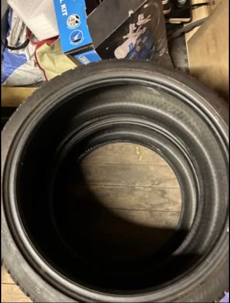 Dunlop winter sport 3D 255/35/20 winter tyres.