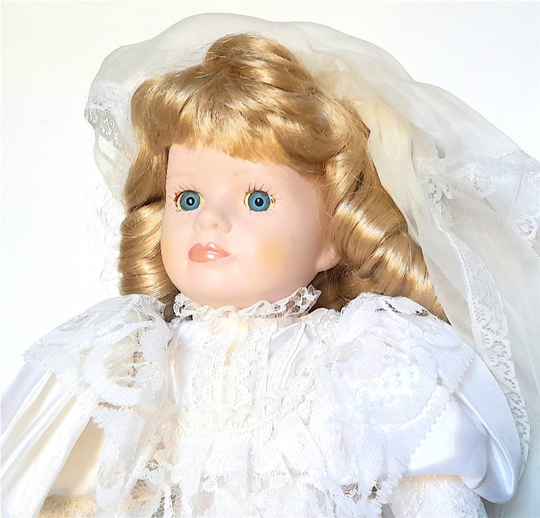 BRIDE DOLL - SILKY BRIDAL DRESS with VEIL - LEONARDO PORCELAIN - 42 cm tall