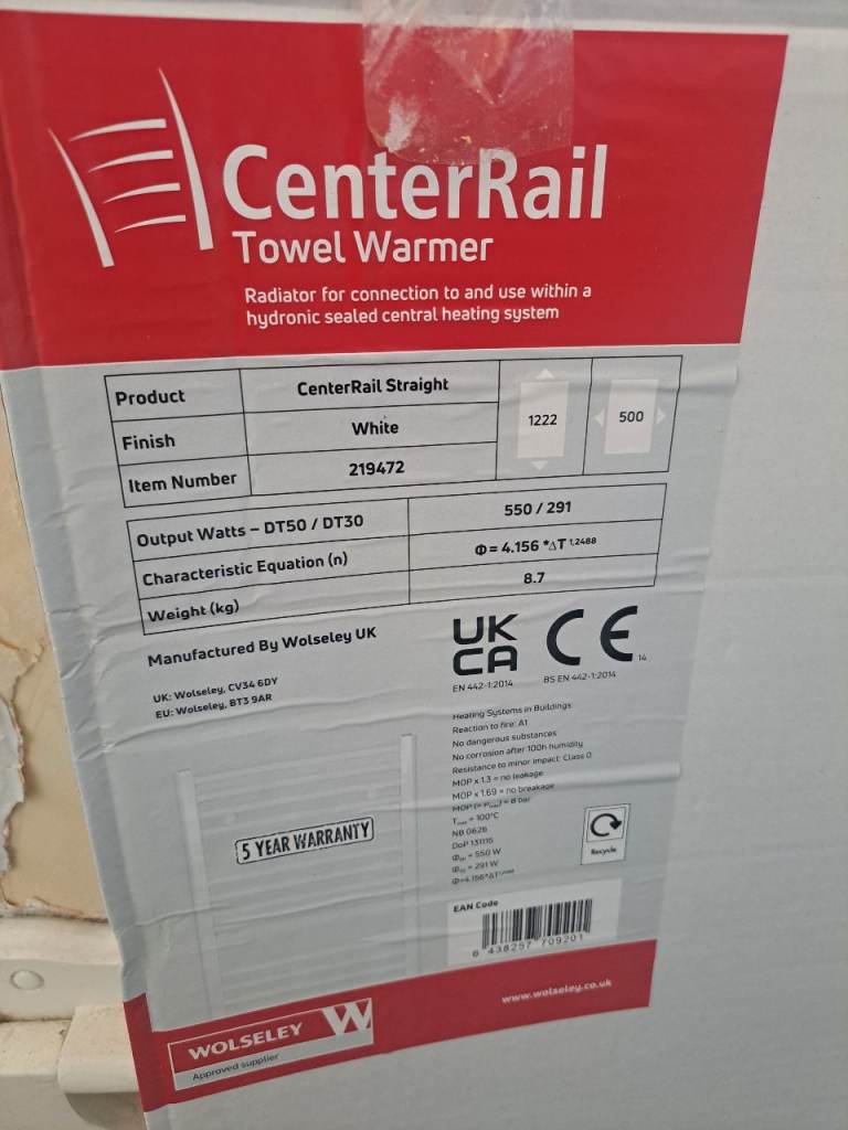 BNIB - White Towel Rail 1222mm x 500mm - CentreRail 