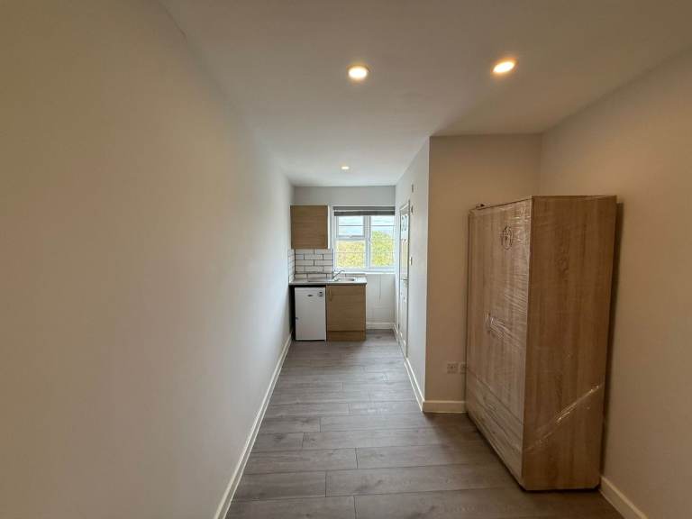 BENEFITS ACCEPTED - Studio Flat Available in Hanger Lane Ealing W5