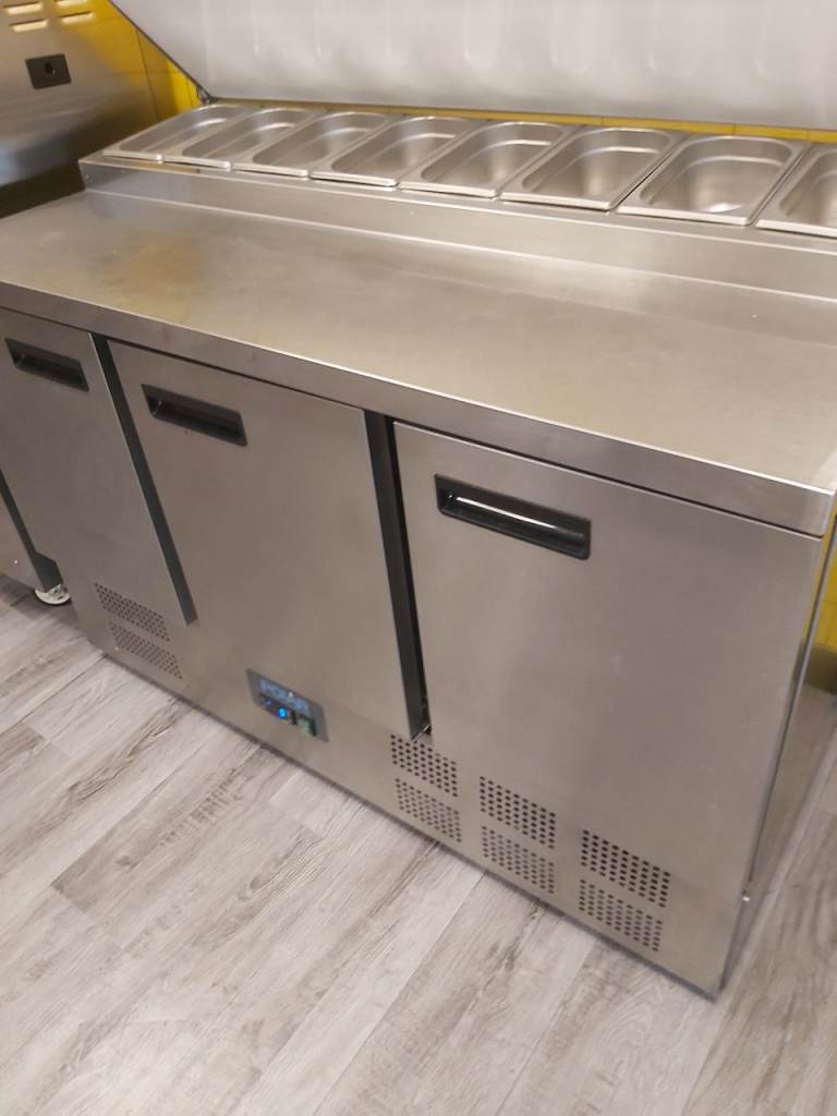 Polar commercial pizza three doors fridge 