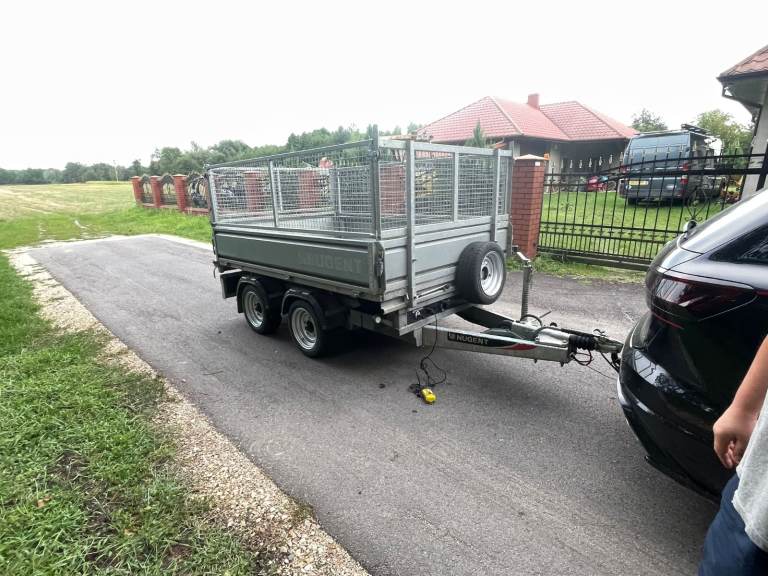 Tipper trailer Nugent 2700kg- like new