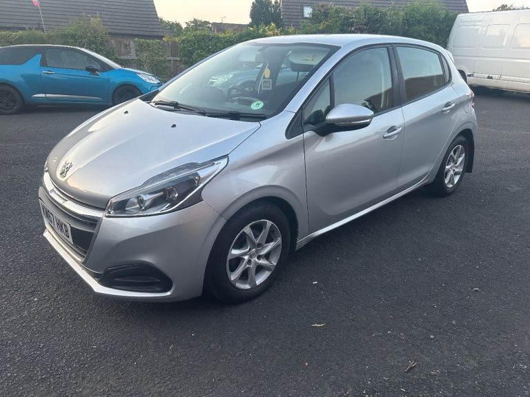 Peugeot, 208, Hatchback, 2017, Manual, 1560 (cc), 5 doors