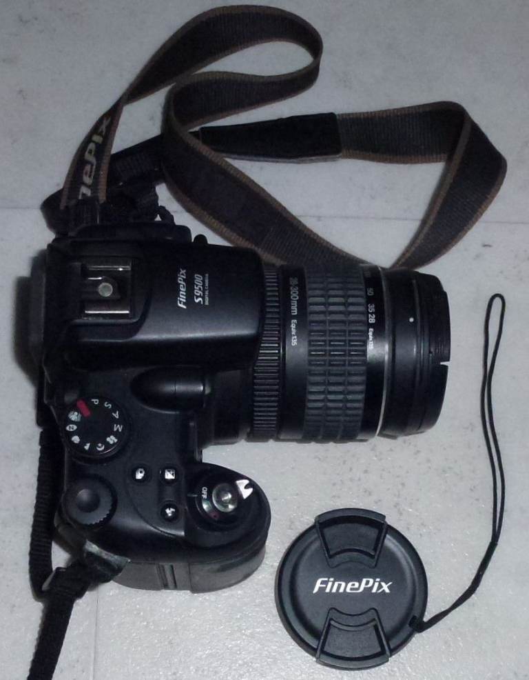 Fuji S9500 Digital Camera, spares or repair.