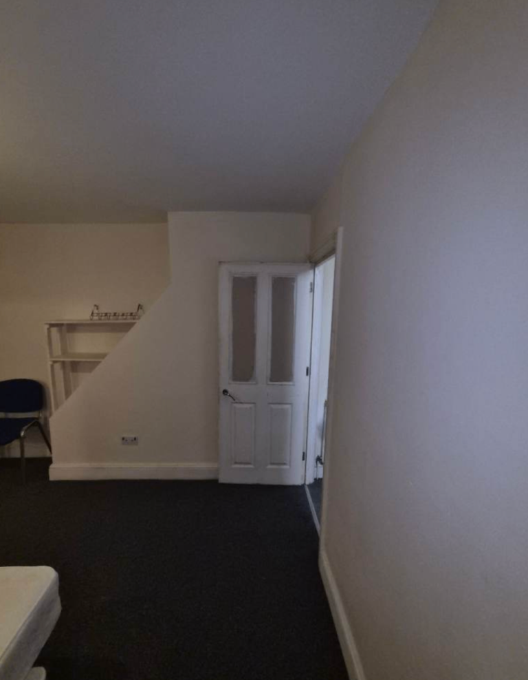 Modern 1-Bedroom Flat | Furnished | Fitted Kitchen | Parking | Valmar Road, London - SE5