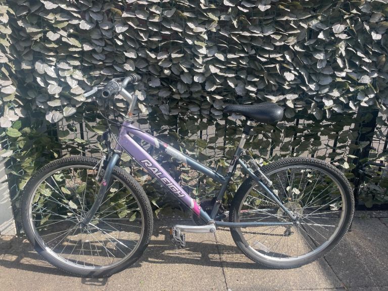 Ladies Raleigh mountain bike. Shimano 18 speed.