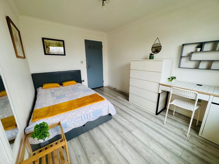 Large room for rent in Isleworth