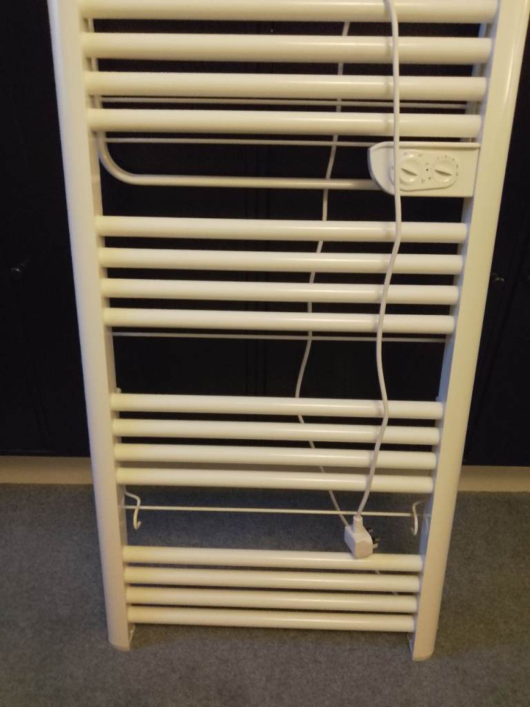 Freestanding Portable electric towel heater