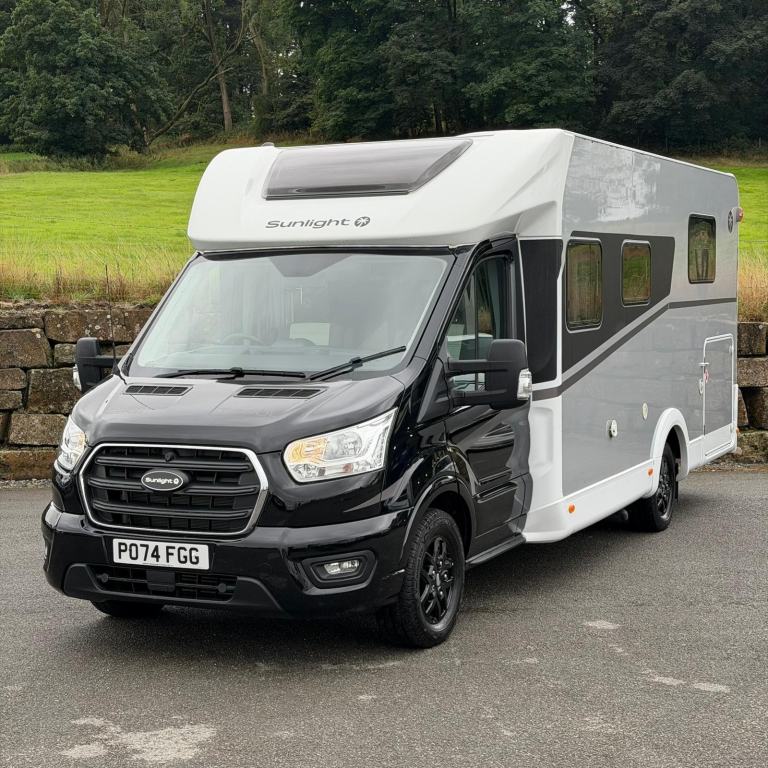 2025 SUNLIGHT T690L Adventure Edition 5 Berth - Only 3,000 miles - Automatic 