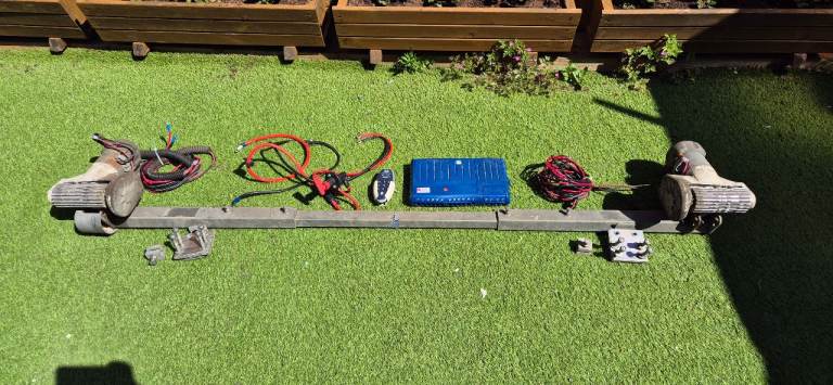 POWRTOUCH EVOLUTION motor mover with automatic roller engagement for caravan single axle.