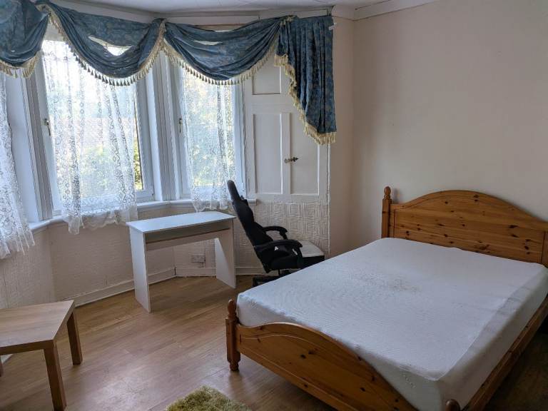 Room to let all bills included Langside 