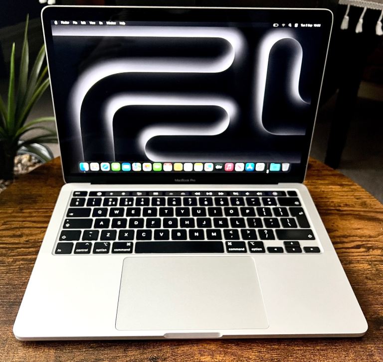Apple MacBook Pro 13" Space Grey 2020 512GB SSD 16GB RAM with Touch Bar | Like New