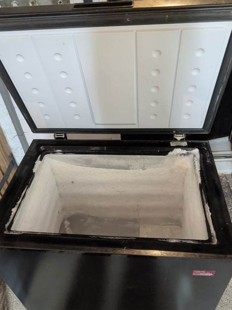 Russell Hobbs Chest Freezer RHCF142B black Used Condition