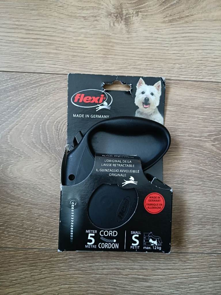 Brand new flexi retractable dog lease in original packaging 