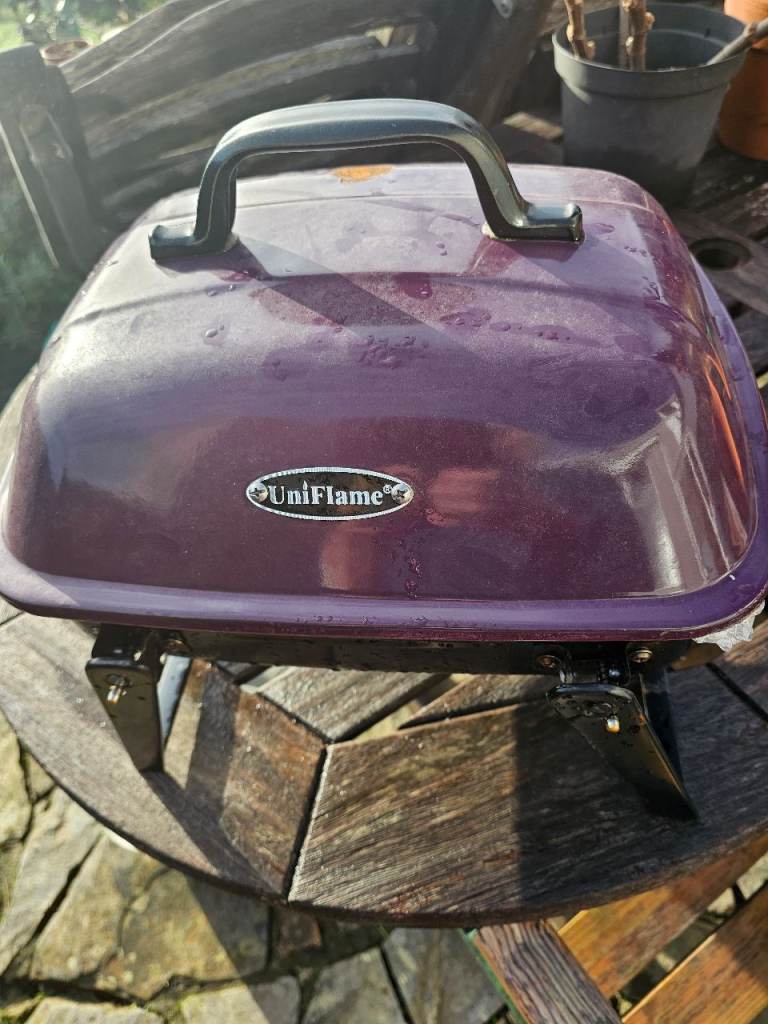 UniFlame Portable Charcoal Grill Foldable BBQ Outdoor Steel maroon