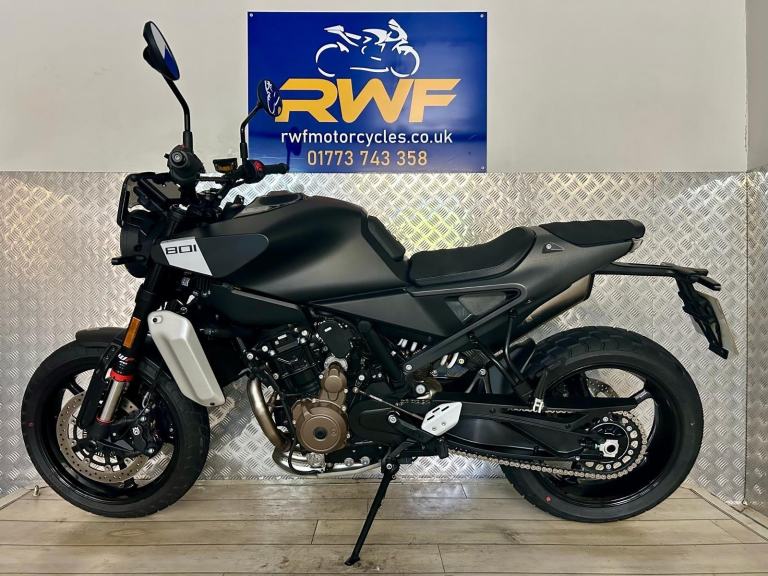 HUSQVARNA 801 SVARTPILEN 2025, ONLY 1 OWNER & 1,111 MILES!! SAVE £'S ON NEW