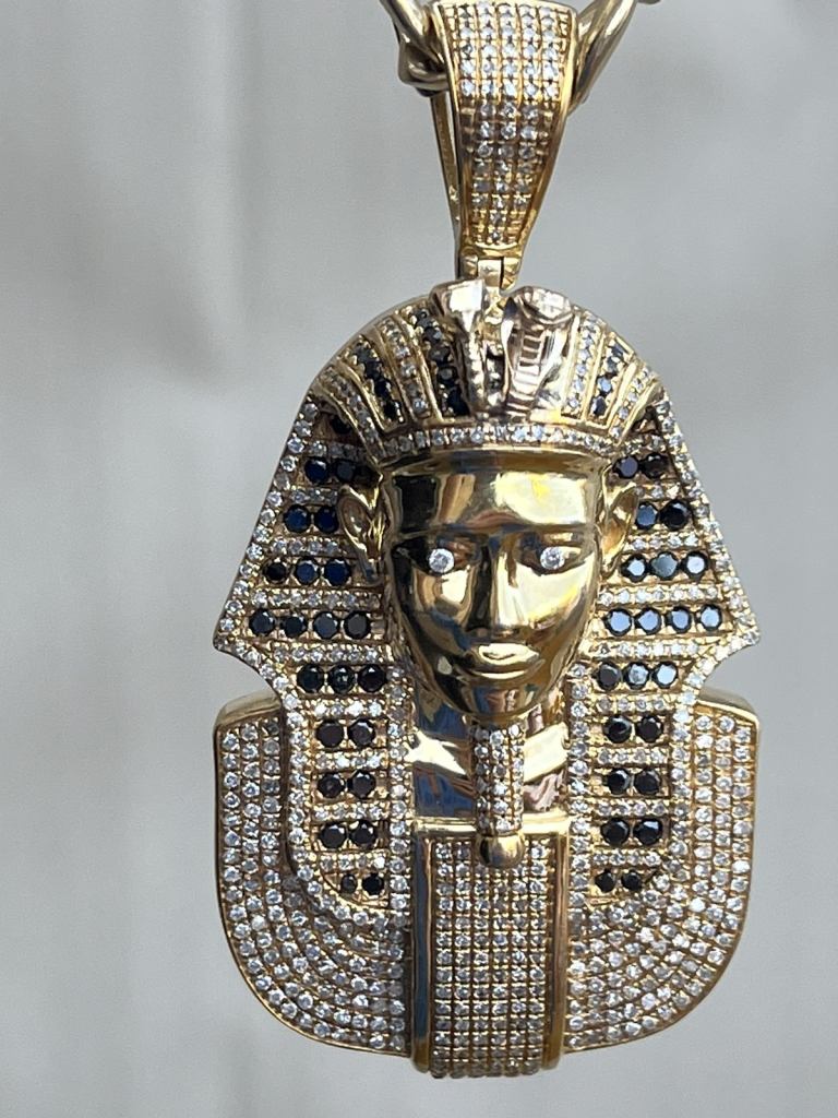 10 carat gold pendant