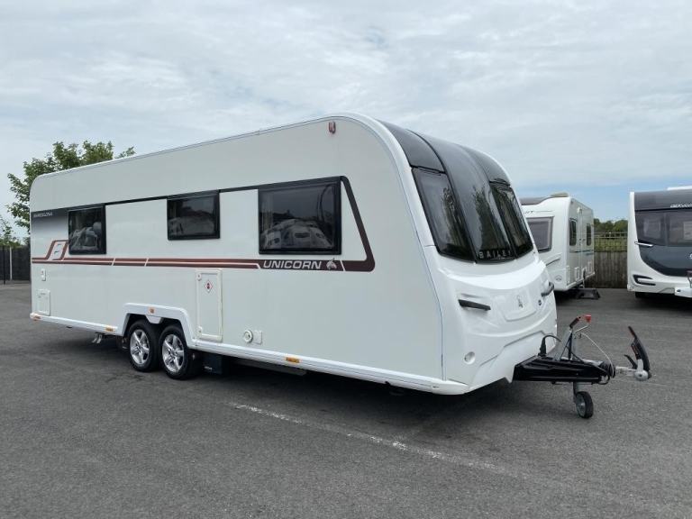 2018 BAILEY UNICORN BARCELONA LUXURY 4 BERTH TOURING CARAVAN