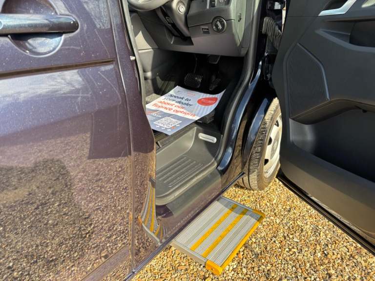 VOLKSWAGEN TRANSPORTER DRIVER TRANSFER WAV WHEELCHAIR ACCESSIBLE VEHICLE 2.0