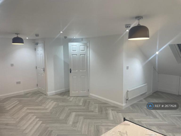 5 bedroom house in New North Road, Ilford, IG6 (5 bed) (#2677628)