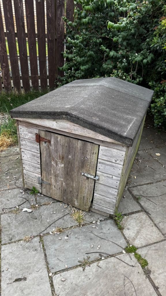 Dog kennel - Needs gone by this weekend 