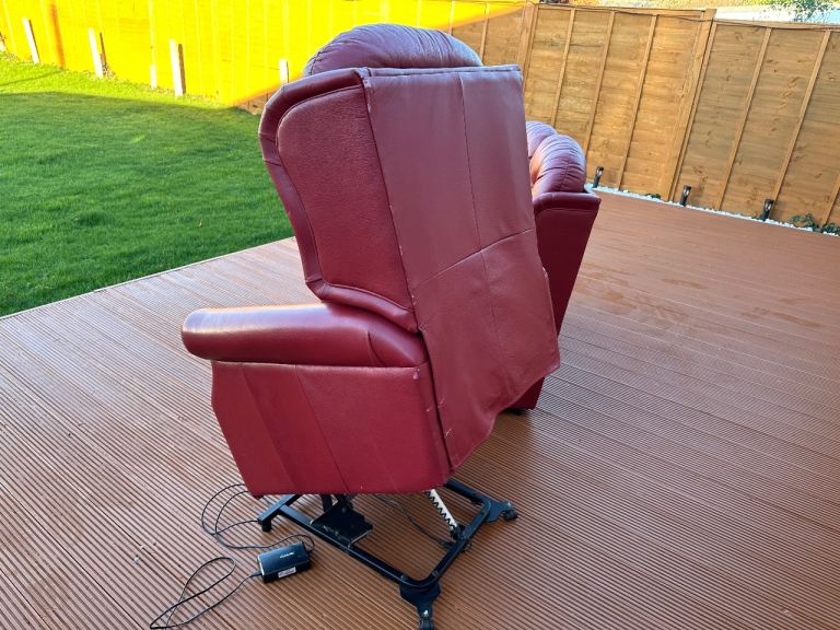 LEATHER SOFA CELEBRITY 2 SEATER + RECLINER ARMCHAIR