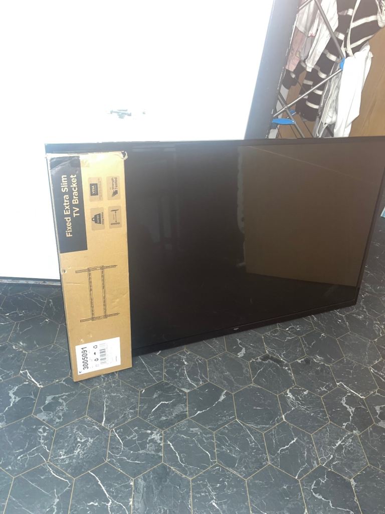 Tv & Bracket