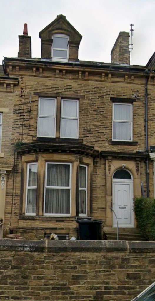 House available To Let - Heaton BD9