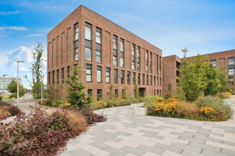 A beautiful and modern 2 bedroom luxury flat for rent = £1600ONO 