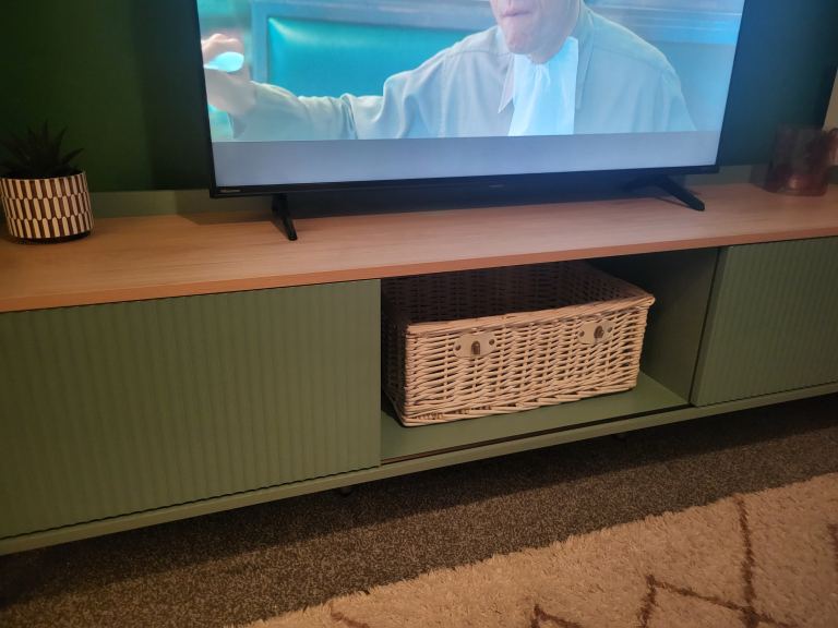 Lovely retro style tv unit 