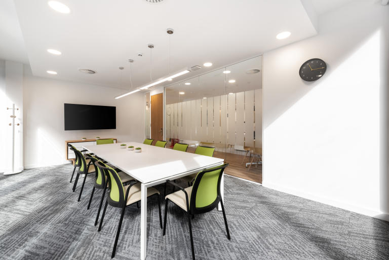 Manchester - M14DZ \ Private Office with 4 Desks
