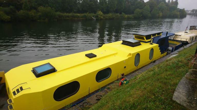 Unique Luxury Steel 2 bed houseboat "Ark Nouveau" - The Ikea Boat - 22m long
