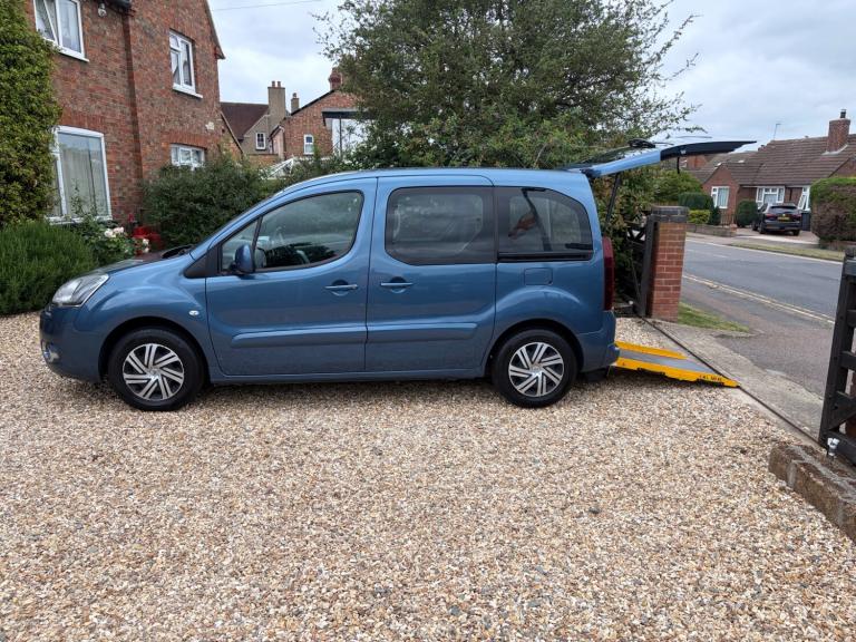 Citroen berlingo disabled vehicle kangoo doblo type automatic Wav wheelchair