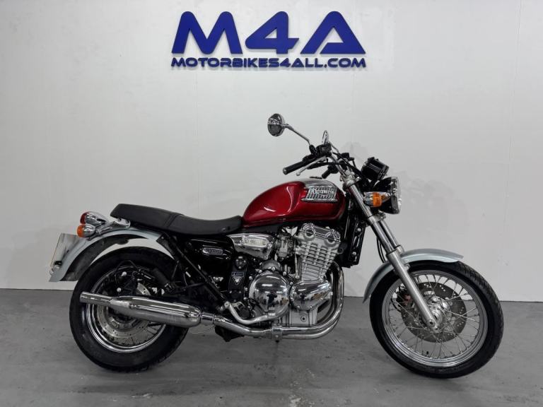TRIUMPH THUNDERBIRD 900 