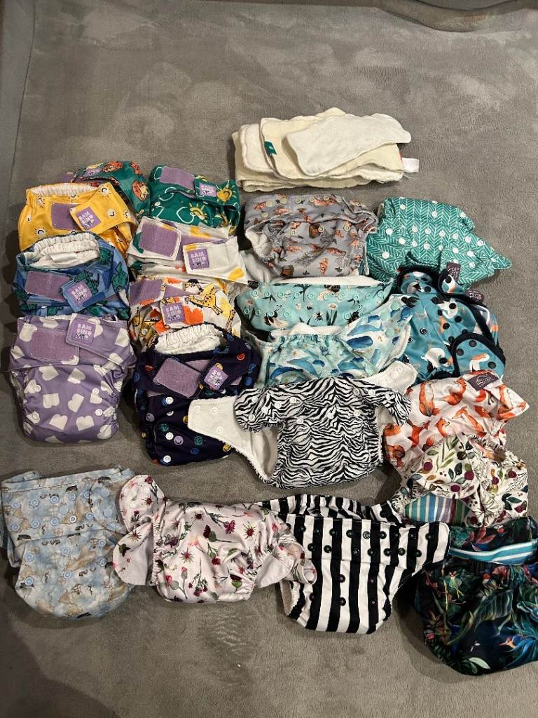 BUNDLE of reusable nappies and wipes + 900+ unused bamboo liners.