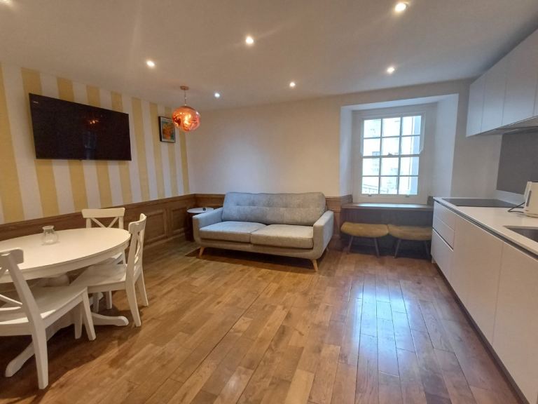 1 bedroom flat in Rose Street, Central, Edinburgh, EH2 2NH