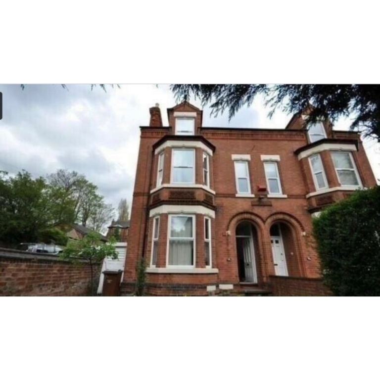 STUIDO FLAT IN SHERWOOD RISE *AVAILABLE TODAY*