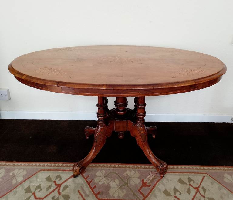 Vintage Mahogany Wood Italian style Oval Dining Table with Walnut Inlaid Design