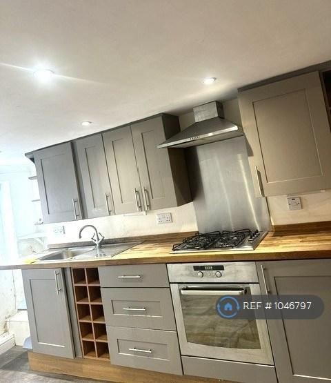 3 bedroom house in Fremantle Place, Plymouth, PL2 (3 bed) (#1046797)