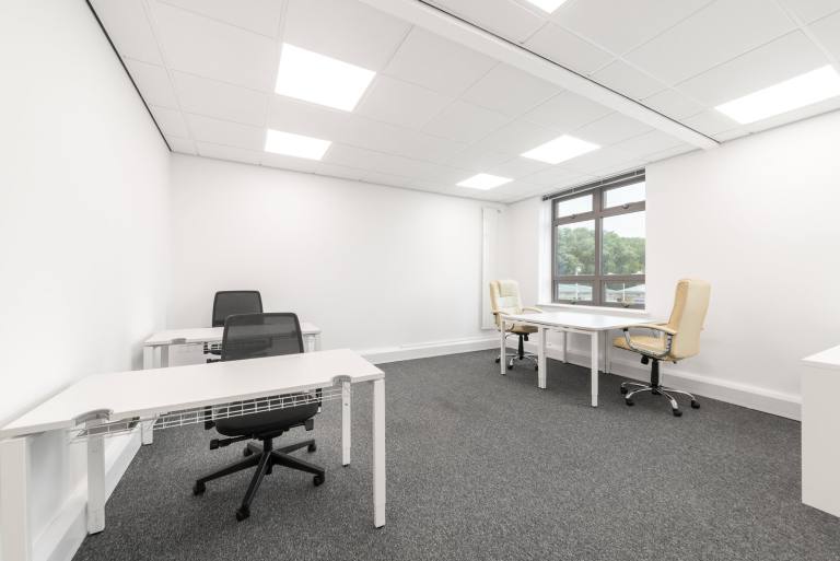 Swindon - SN5 7EX \ Secure an Office with 5 Workstations
