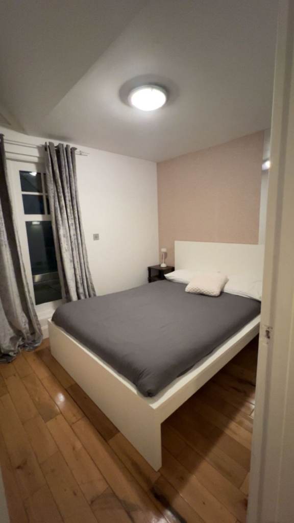 2 bed flat to rent in sw11