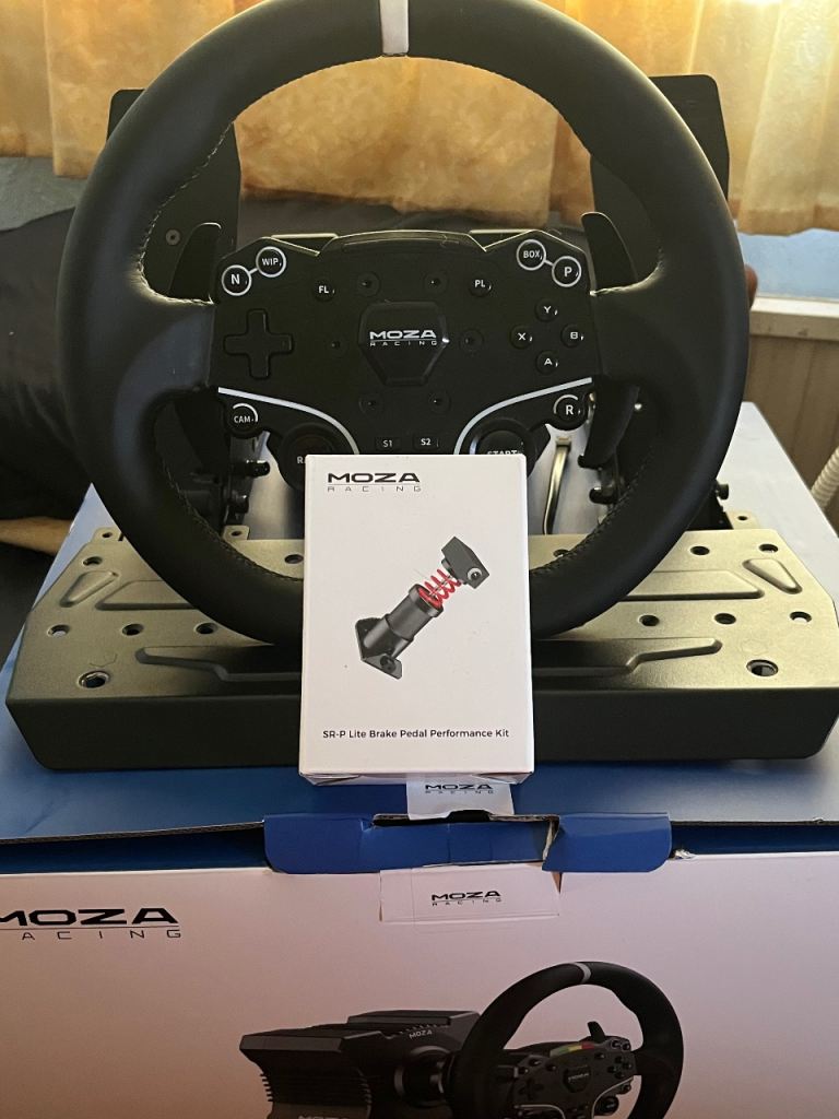 MOZA R5 Direct Drive Wheel + SRP lite pedals + brake performance kit